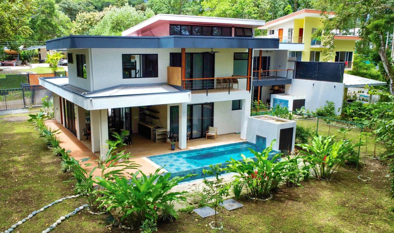 0.17 ACRES – 3 Bedrooms, Brand New Luxury Home in Uvita, Minutes From Beaches and Services, Wooded Lot, Year Round Stream, Private And Fully Furnished, Ready to Move!!!