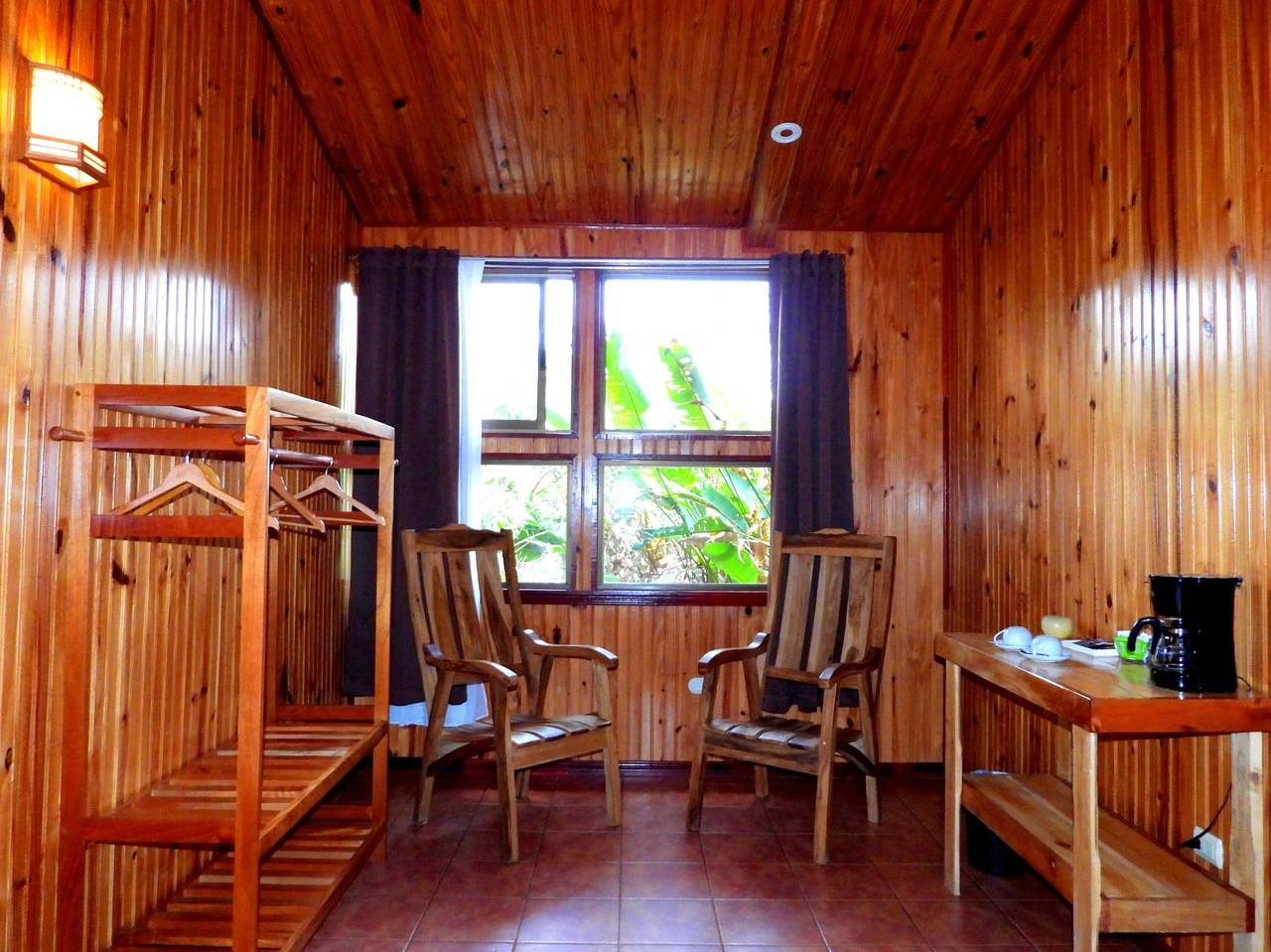 Unique Hotel in Monteverde. Cerro Plano.: Established 11-Room Hotel with Apartments in Monteverde – Prime Location & Proven Track Record - Gallery image 10