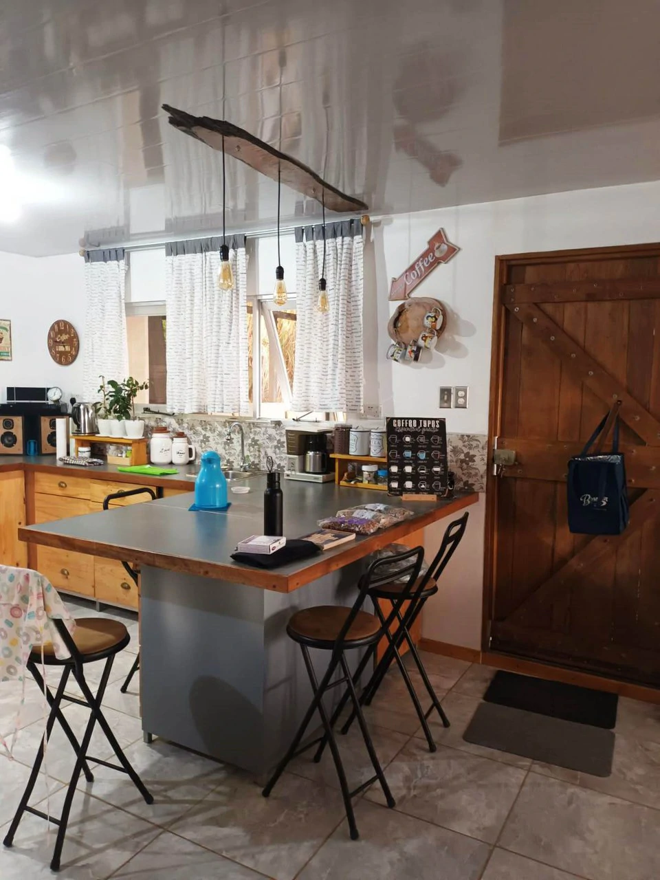 VILLA MARISE - Modern Craftsman Home and Guest House - Gallery image 10