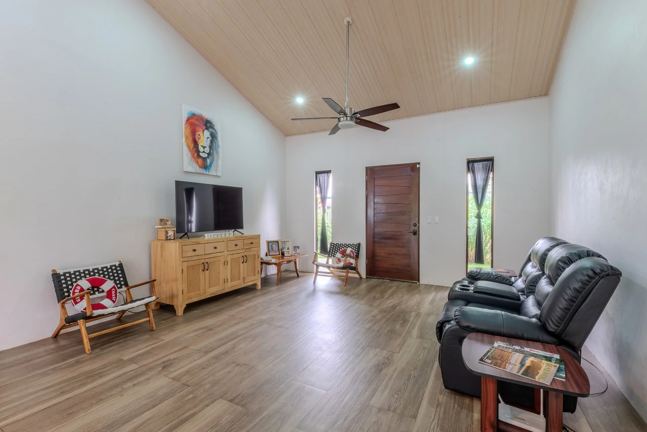 Mountain House For Sale in Quepos - Gallery image 3