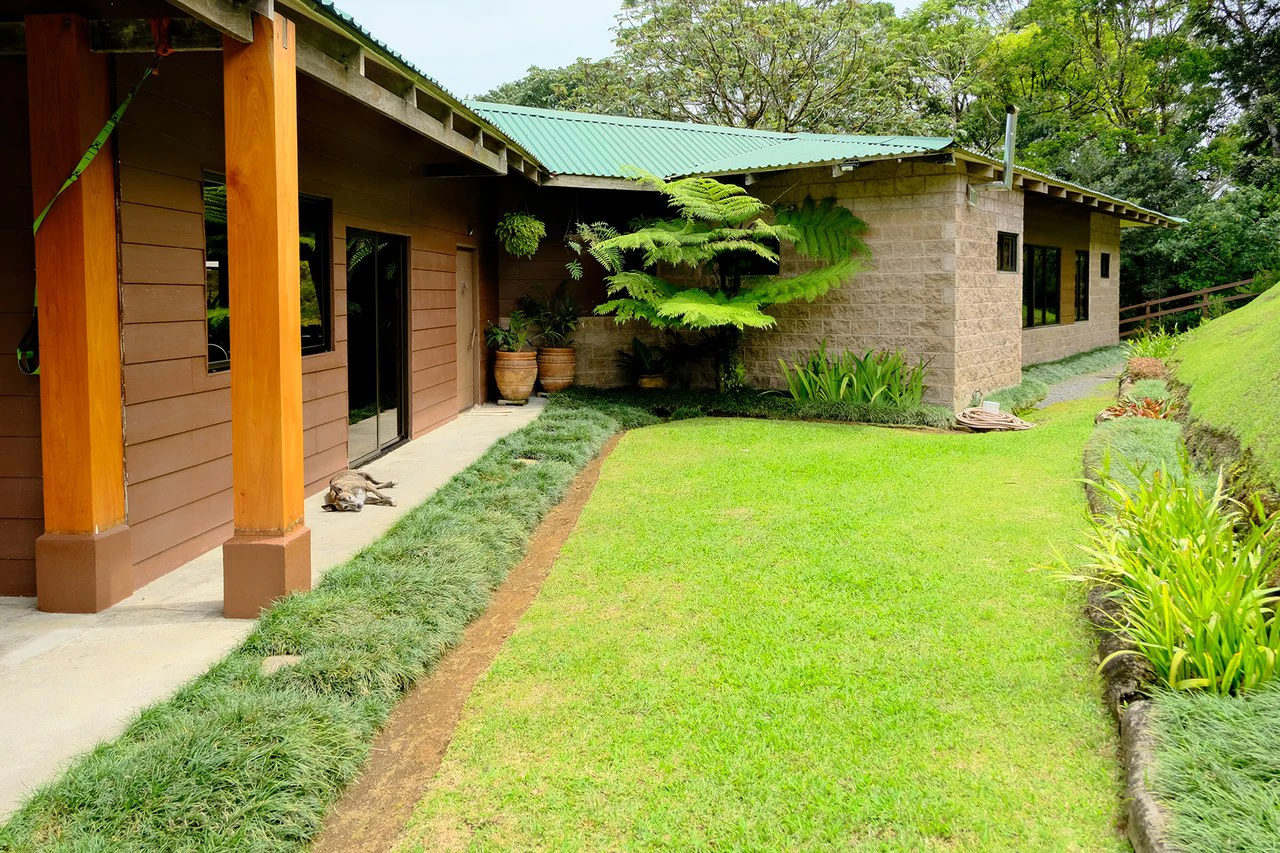 Hidden Paradise in Monteverde. Sierra Verde SV0125: 5 Hectares with Spectacular Views, a Beautiful and Cozy Main House and Caretaker’s Home Just 10 Minutes from Monteverde - Gallery image 18
