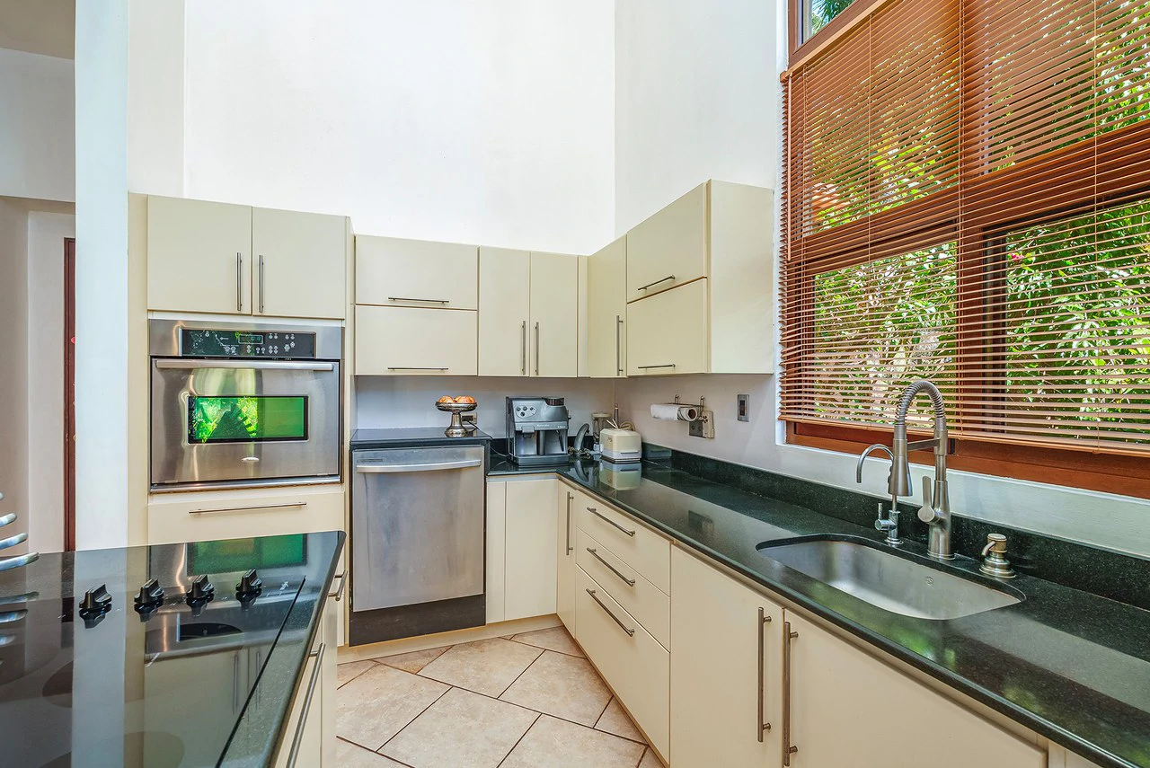 Paraiso Suizo: Turnkey Multi-Residence Compound Near Playa Negra - Gallery image 15