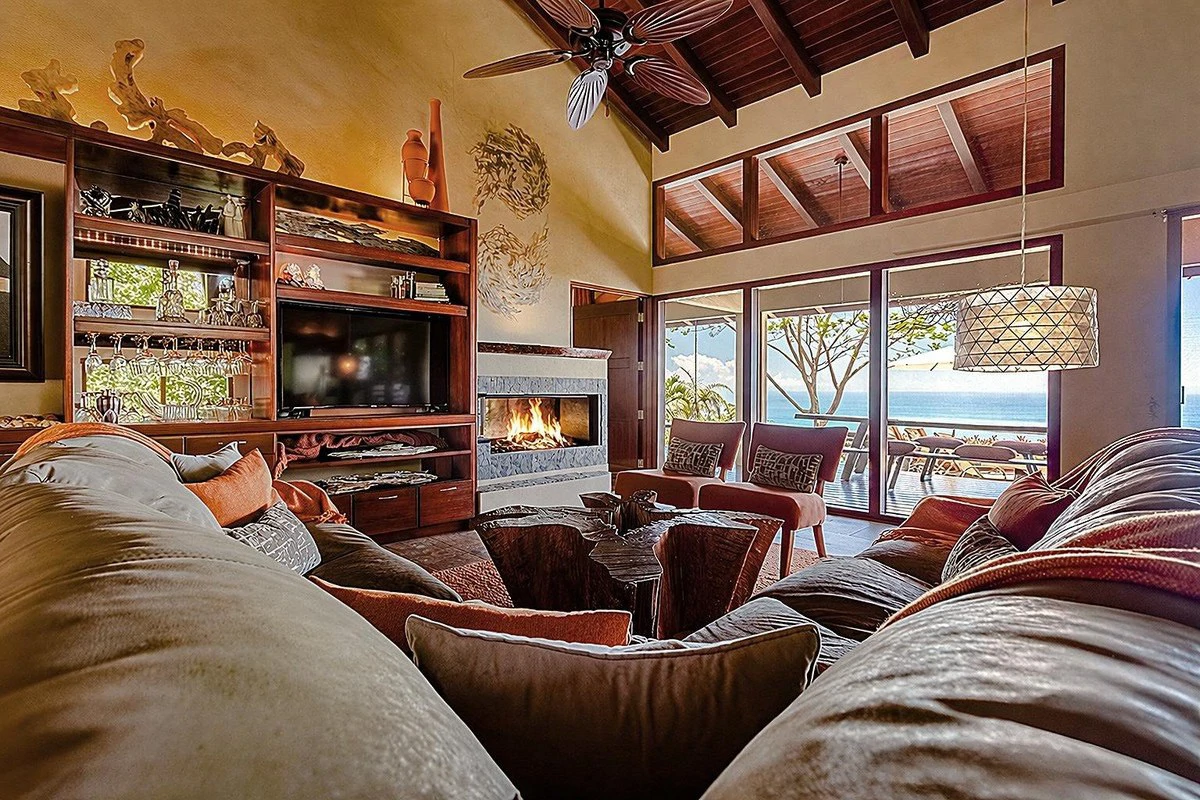 4.6 ACRES – 4 Bedroom Ultra-Private Oceanview Luxury Estate Surrounded by Rainforest!!! - Gallery image 39