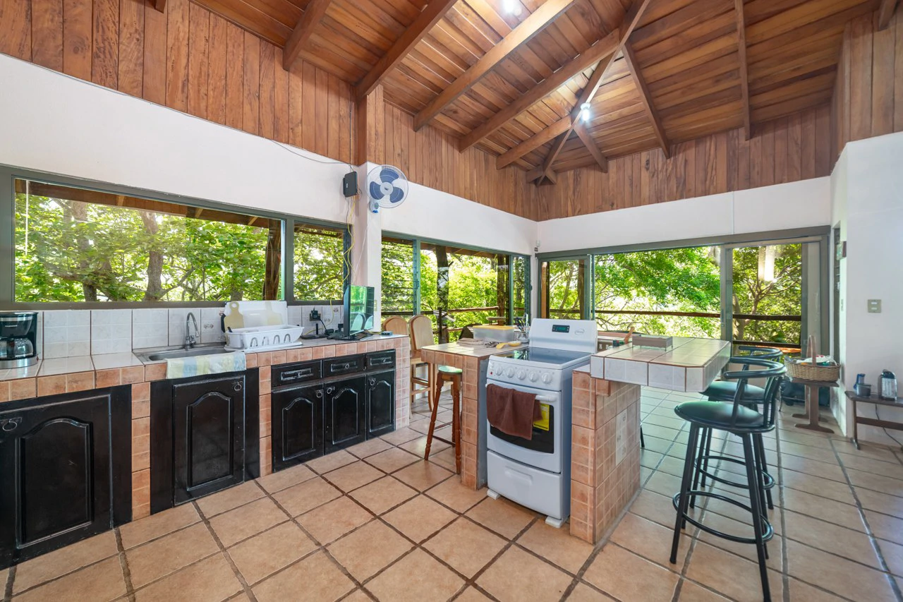Picturesque Valley View Farm: 14 Acres, Home, Stables and More - Gallery image 8
