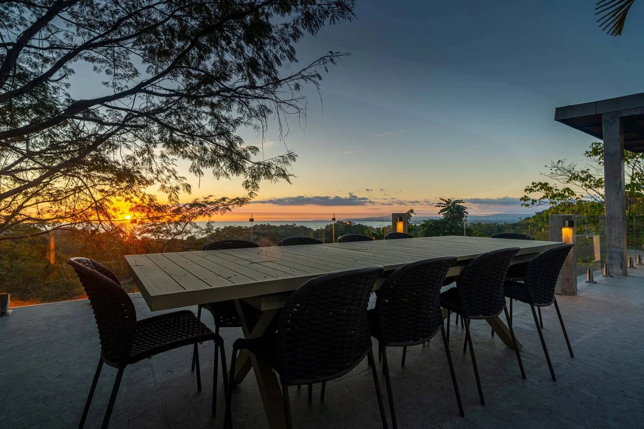 Casa Moon Diablo: Iconic Ocean View Luxury Estate with Infinity Pool, Rooftop Patio, Gym & Sauna in Manuel Antonio - Gallery image 7