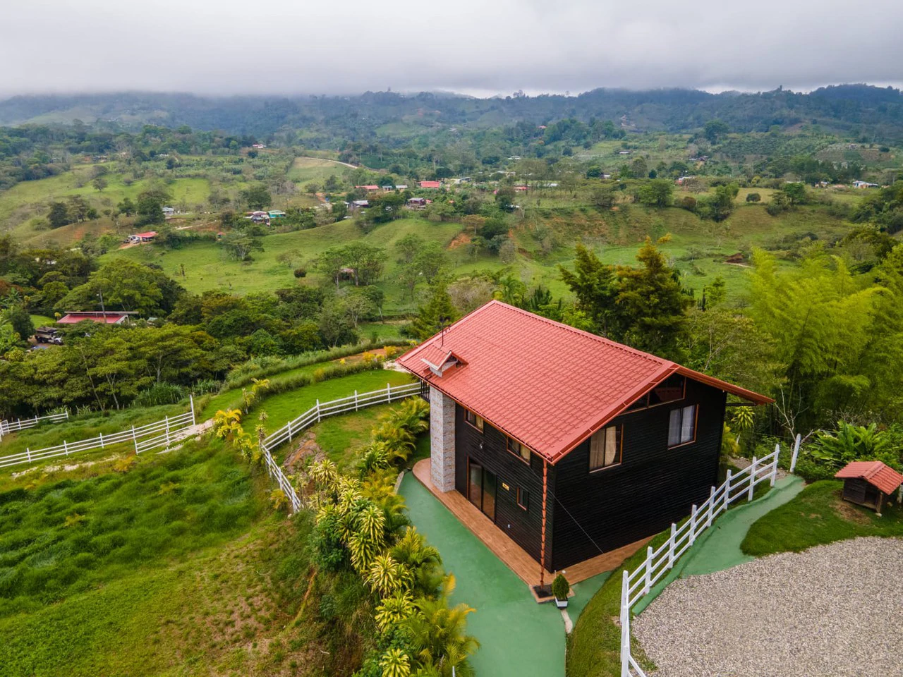 Two-Story Cozy Cabin in Agua Buena, San Vito - Gallery image 3