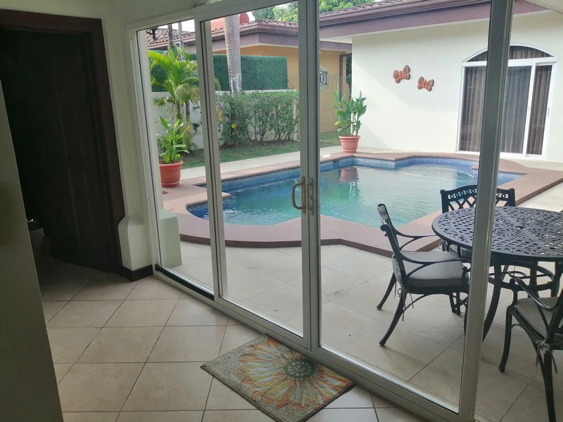 Amazing Casa Grande: Enormous Home with Pool near the Beach in a highly sought after Community! - Gallery image 33