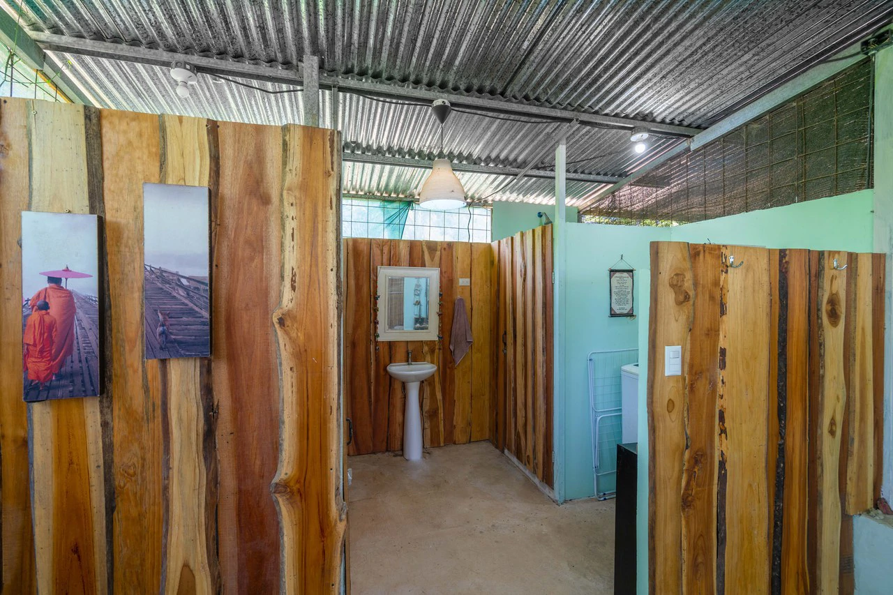 Mountain Mixed Use Building For Sale in Savegre - Gallery image 21
