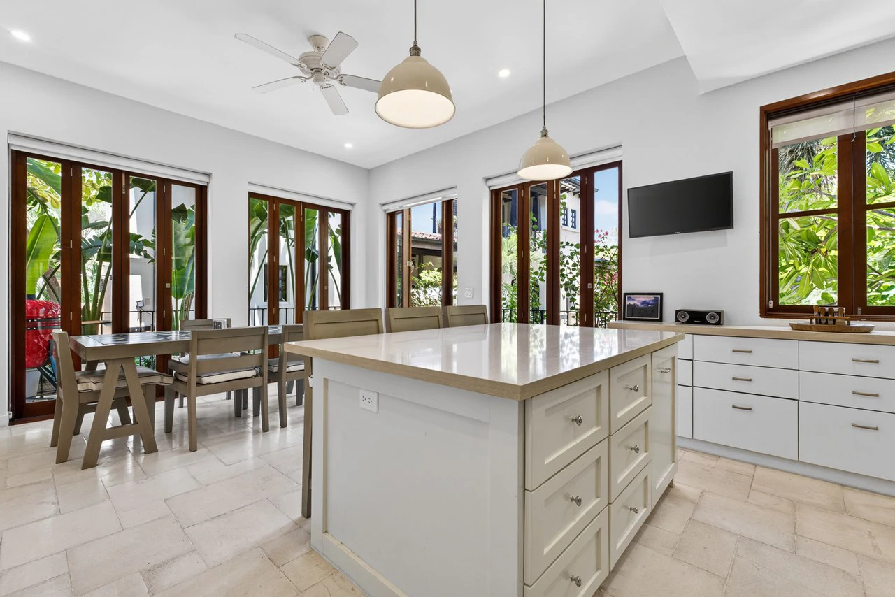 25 Paseo Del Mar: Best-Priced Beachfront Home in Las Catalinas - Gallery image 14