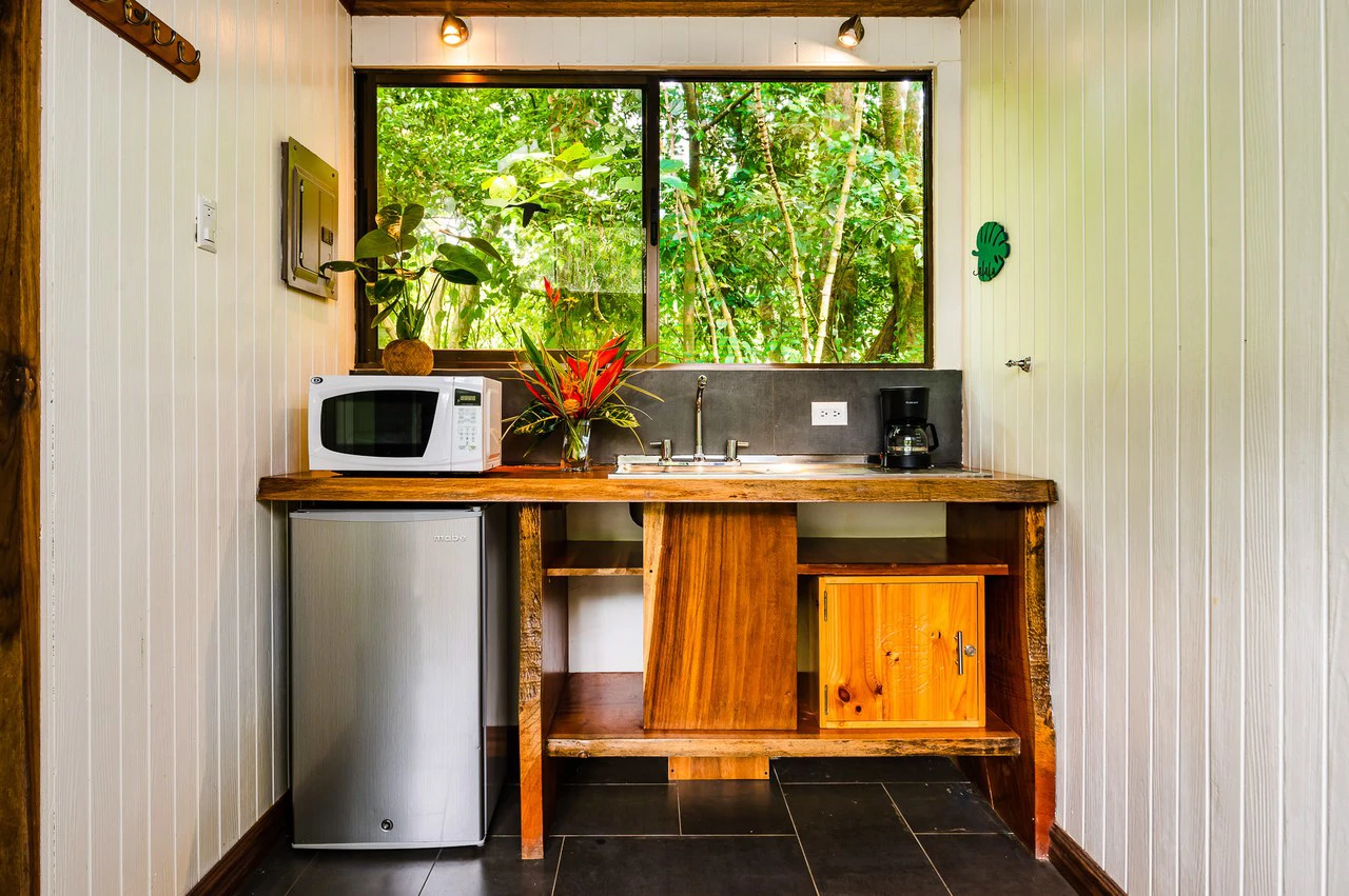 Casitas Tenorio B&B: Turnkey Eco-Lodge in Bijagua: Profitable Business, Sustainable Luxury, and Breathtaking Nature - Gallery image 12