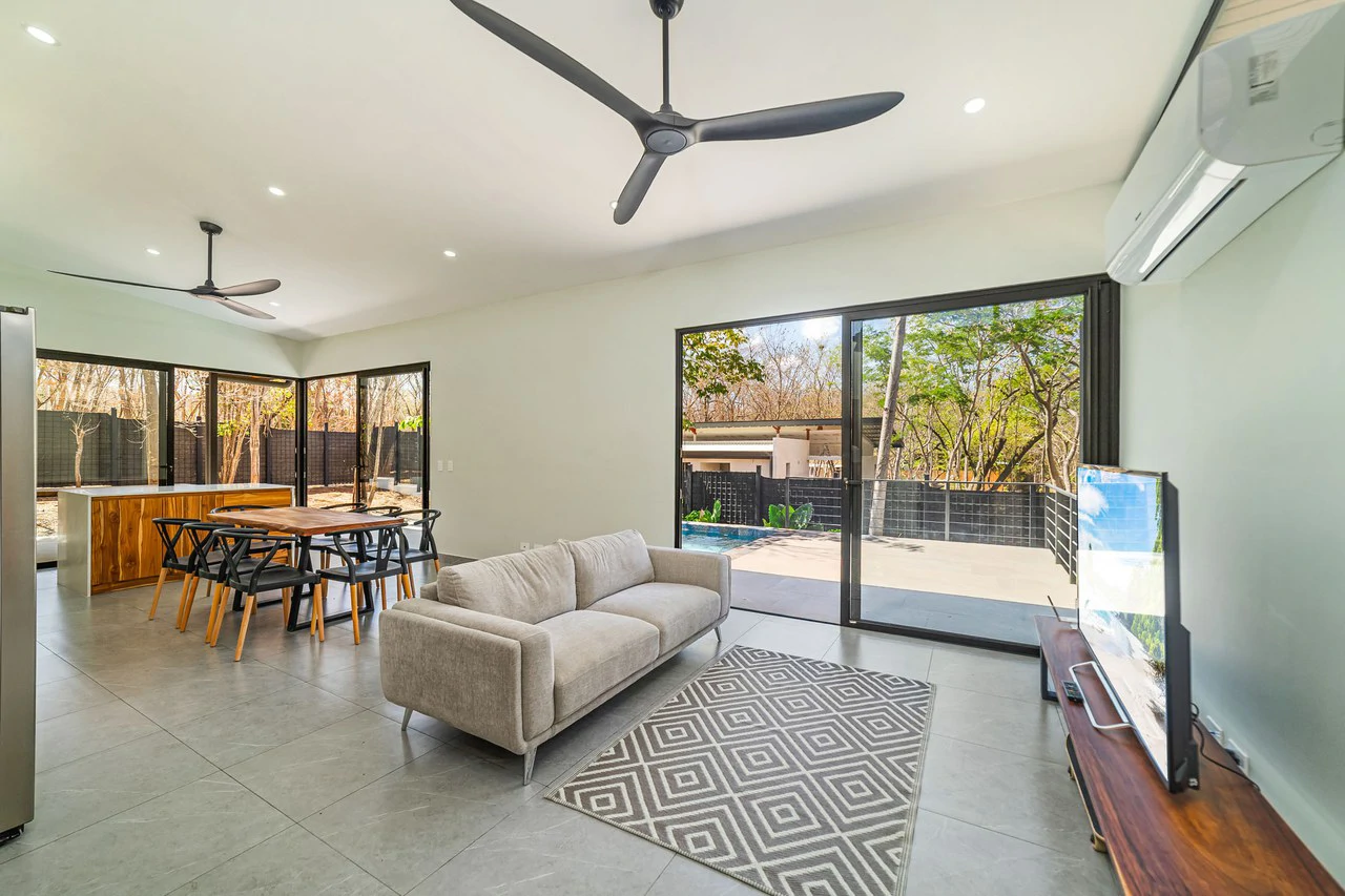 Casa Almendro: Contemporary 3BR Home - Gallery image 16