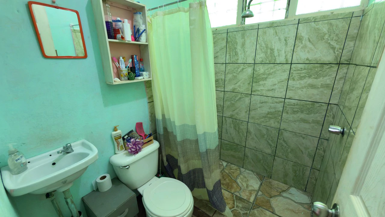 RURAL HOME IN PEACEFUL ENVIRONMENT AT PLAYA VERDE, SANTA ELENA 206 SQM LOT - Gallery image 11