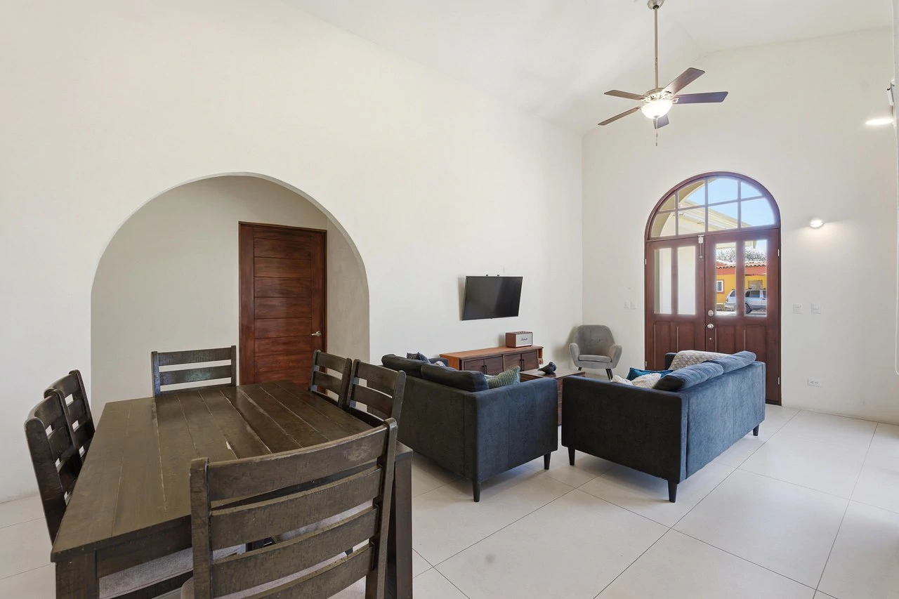 Stella Maris: Tranquil Home Within the Beauty of Altos Los Robles - Gallery image 9