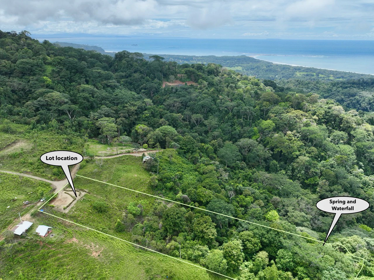 Spring and Waterfall!  3,2 Acres lot in Uvita Mountains