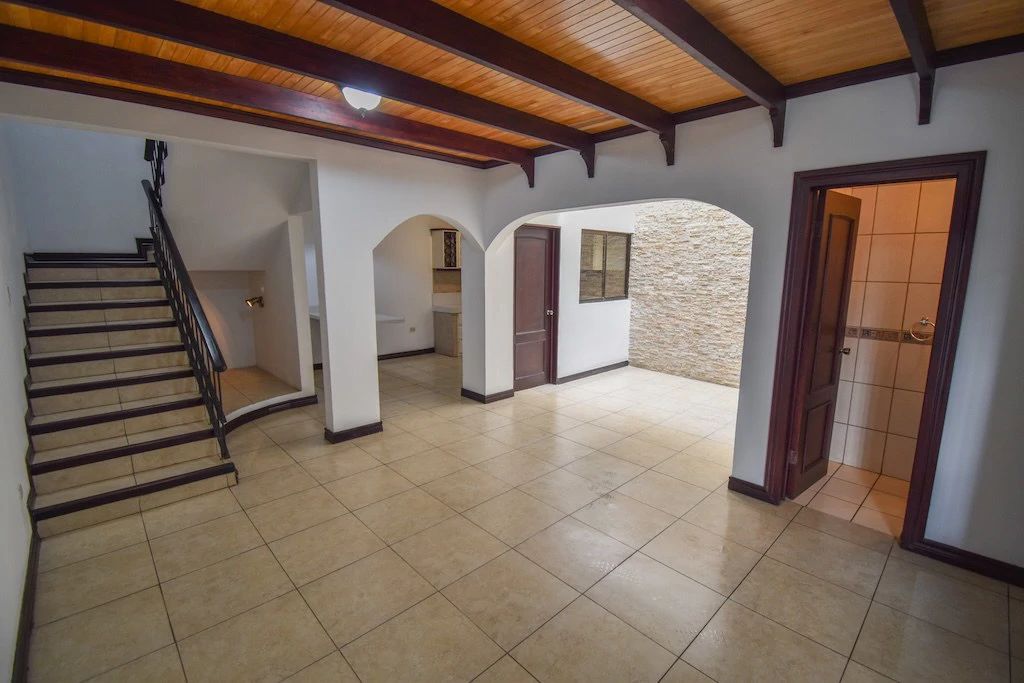 Excelente Oportunidad Propiedad con 2 casas en Trejos Montealegre: House For Sale in Trejos Montealegre - Gallery image 10