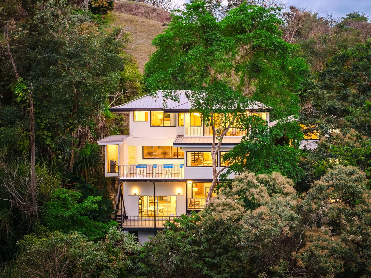 Exceptional Ocean & Jungle-View Estate in a Prestigious Gated Community near Marina Pez Vela - Gallery image 22