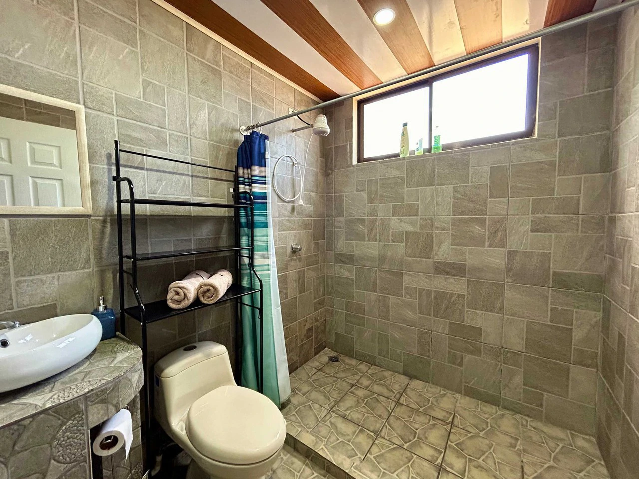 8-Unit Apartment in Bahía, Walking distance to the Beach - Gallery image 20