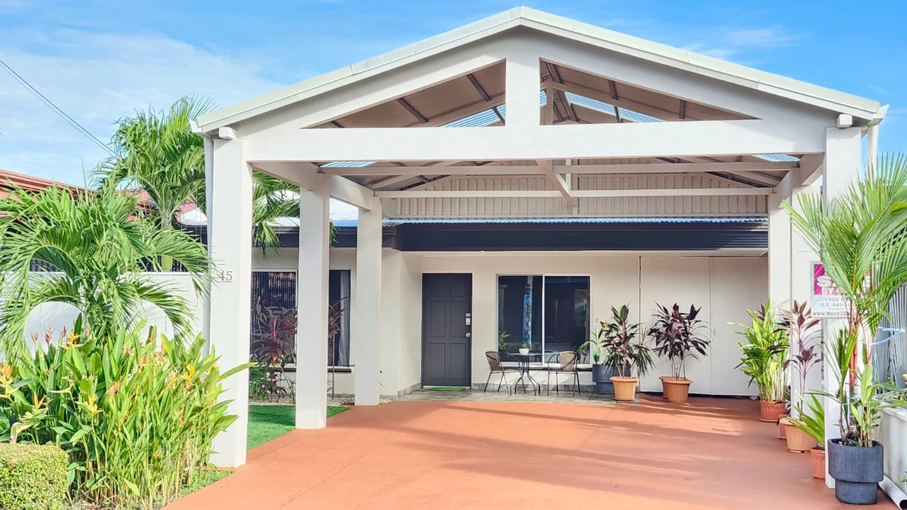 Jaco House like NEW- 4 Bedroom+Lock off Apartment