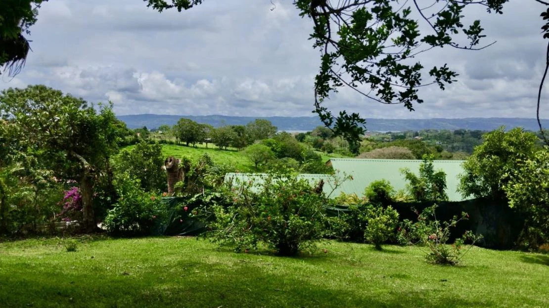 BAMBOO GARDEN - Large Country Home - Ready for Your Personal Touch! - Gallery image 3