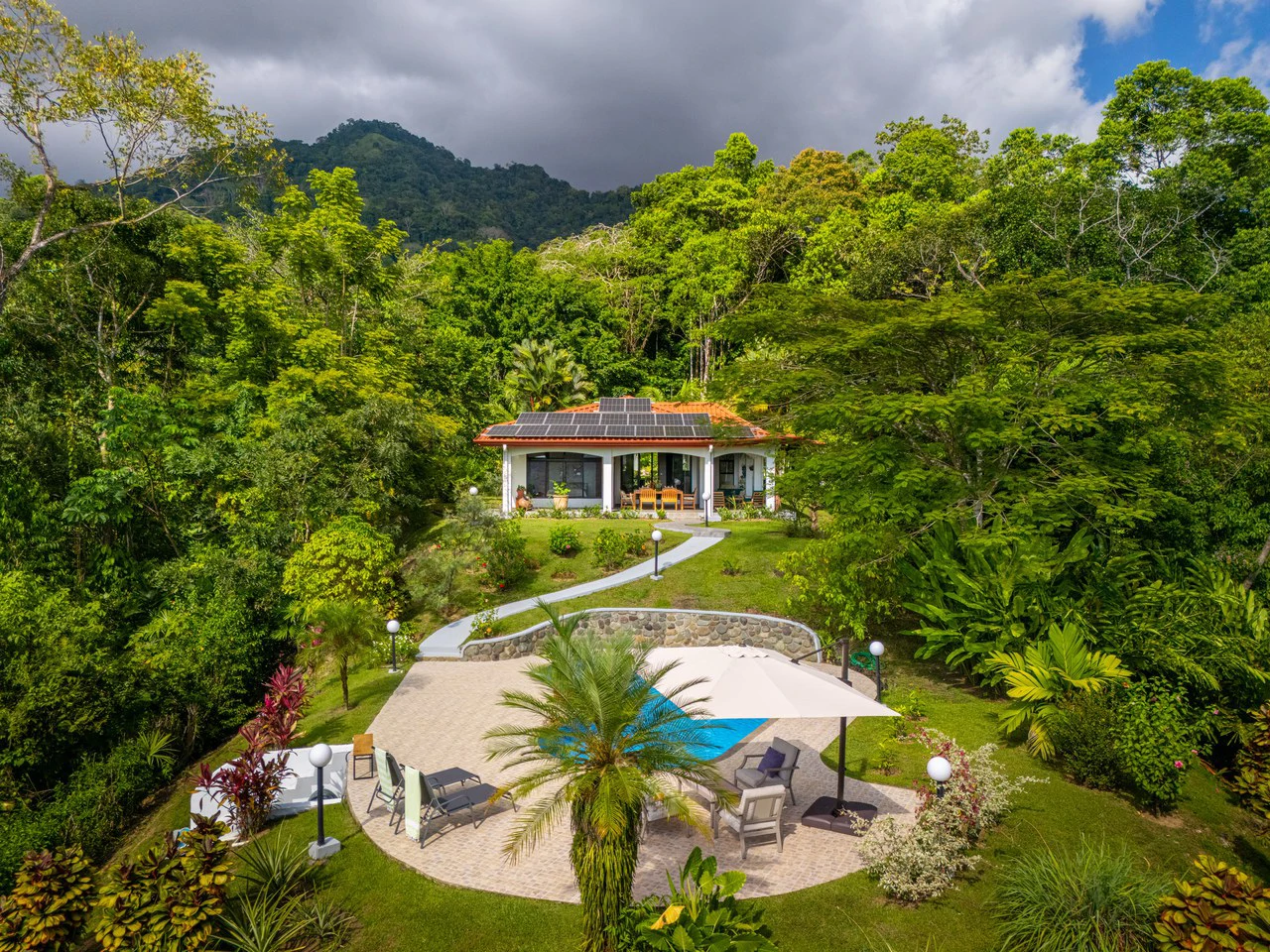 Villa Allamanda: Privacy Galore, Ocean, Jungle and Mountain Views - Gallery image 4