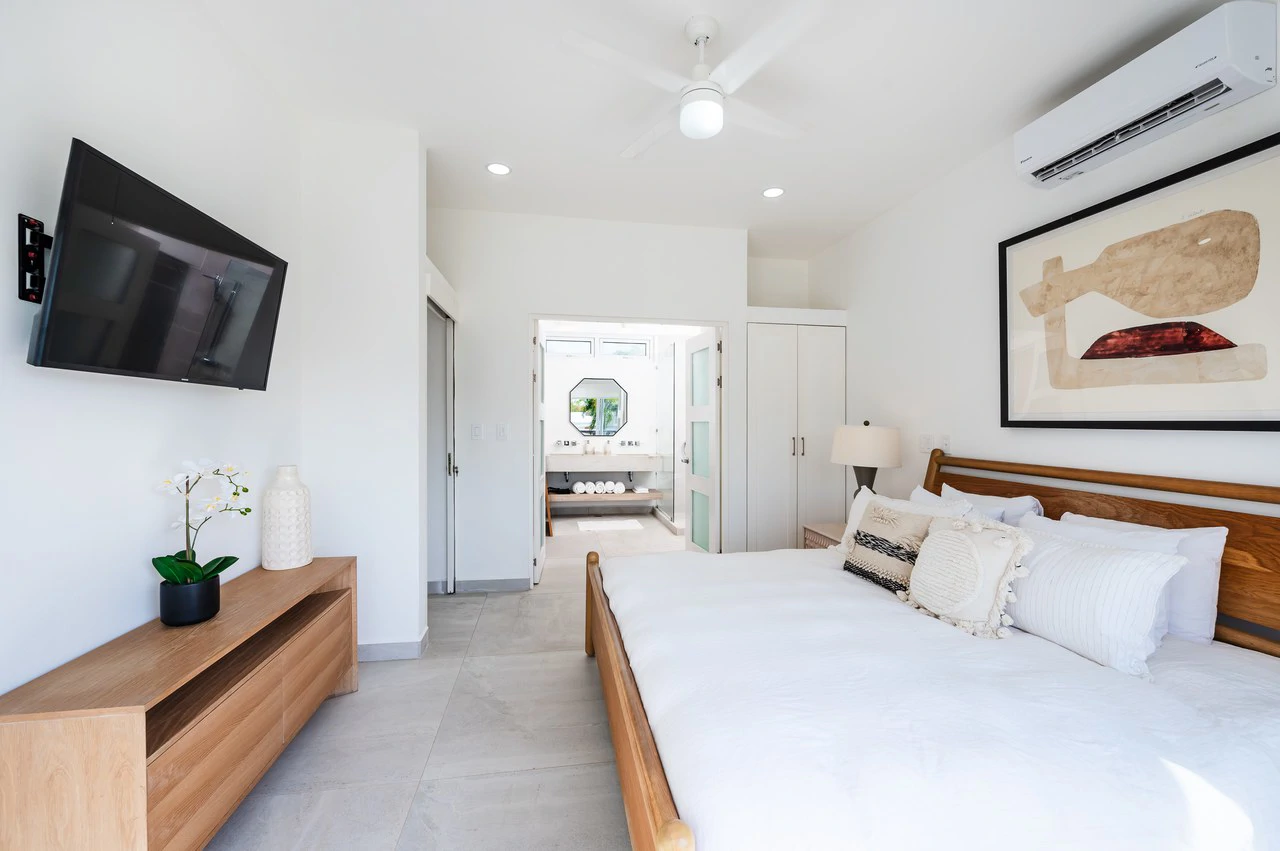 The Enclave: Ultra-Modern 5 Bedroom Villa Located Minutes From the Beach! - Gallery image 18