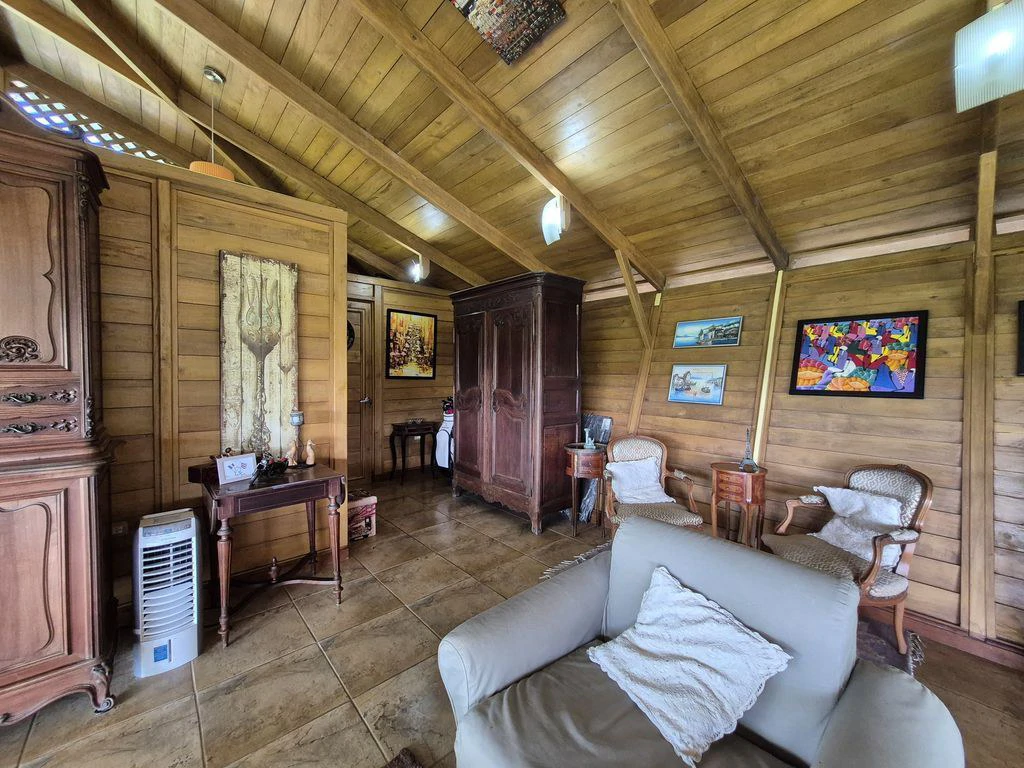 Casa Del Toro: Charm and Serenity in the Hills of Hojancha – 5-Bedroom House with Pool and Bungalow - Gallery image 12