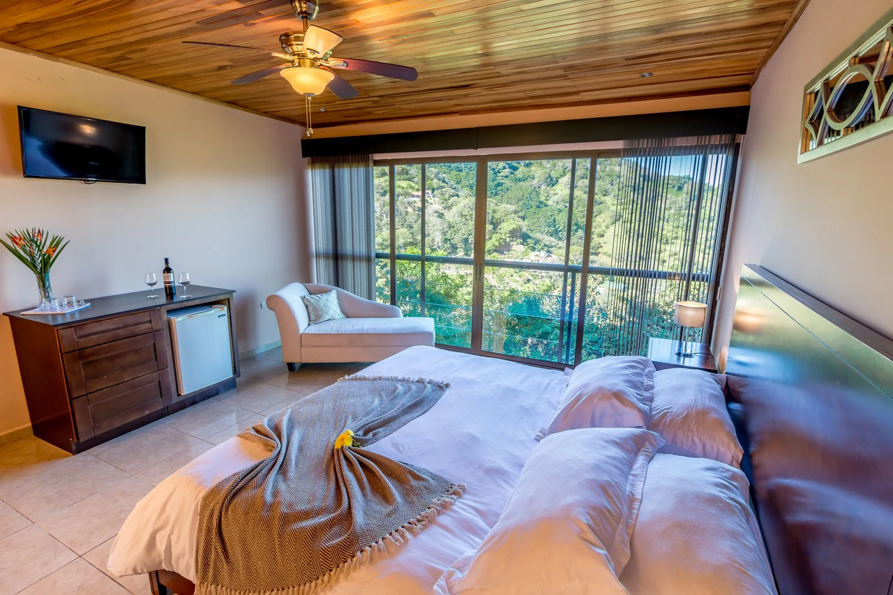 BARONS RESORT BOUTIQUE HOTEL: HOTEL BAR & RESTAURANT - Gallery image 41