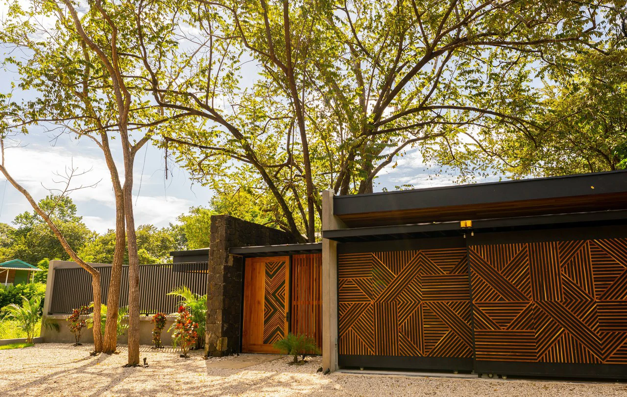 Casa Uchuva: Architectural Harmony of Wood, Stone, and Light - Gallery image 2