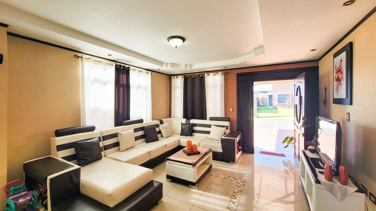 Exclusive property in condominium 5 minutes from the Center of Grecia - Gallery image 3