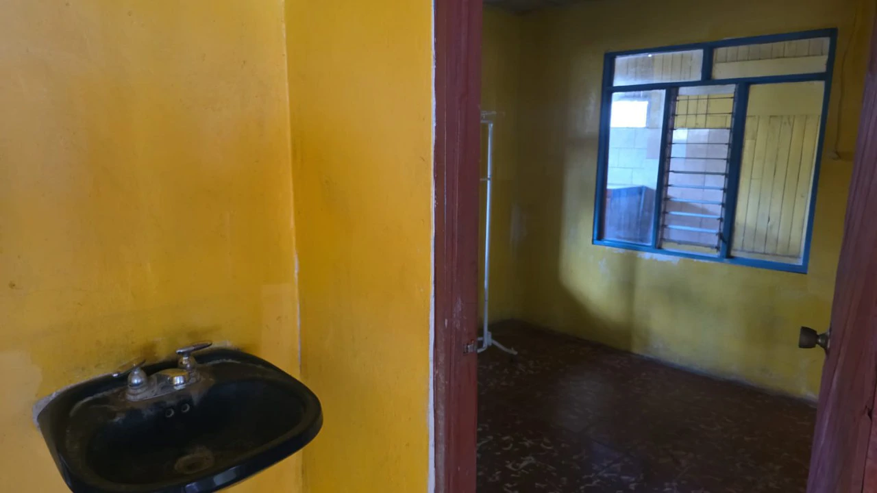 Typical Tico House for sale, 3-bedroom homestead in a prime location in Playas del Coco, on the main road to Ocotal - Gallery image 3