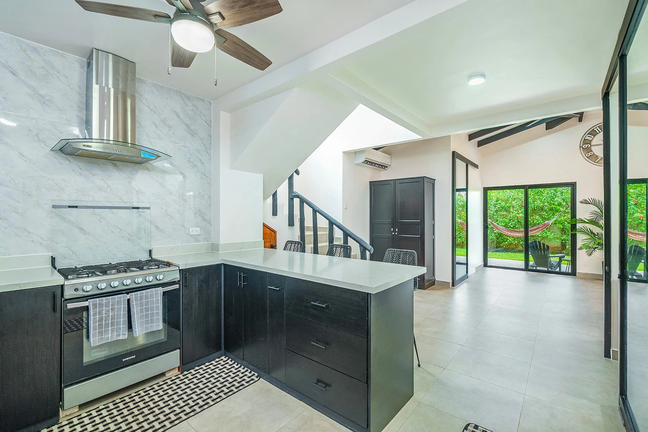 Iguana Villas #2: Perfectly Remodeled 2BR Villa at White Sand Beach - Gallery image 9