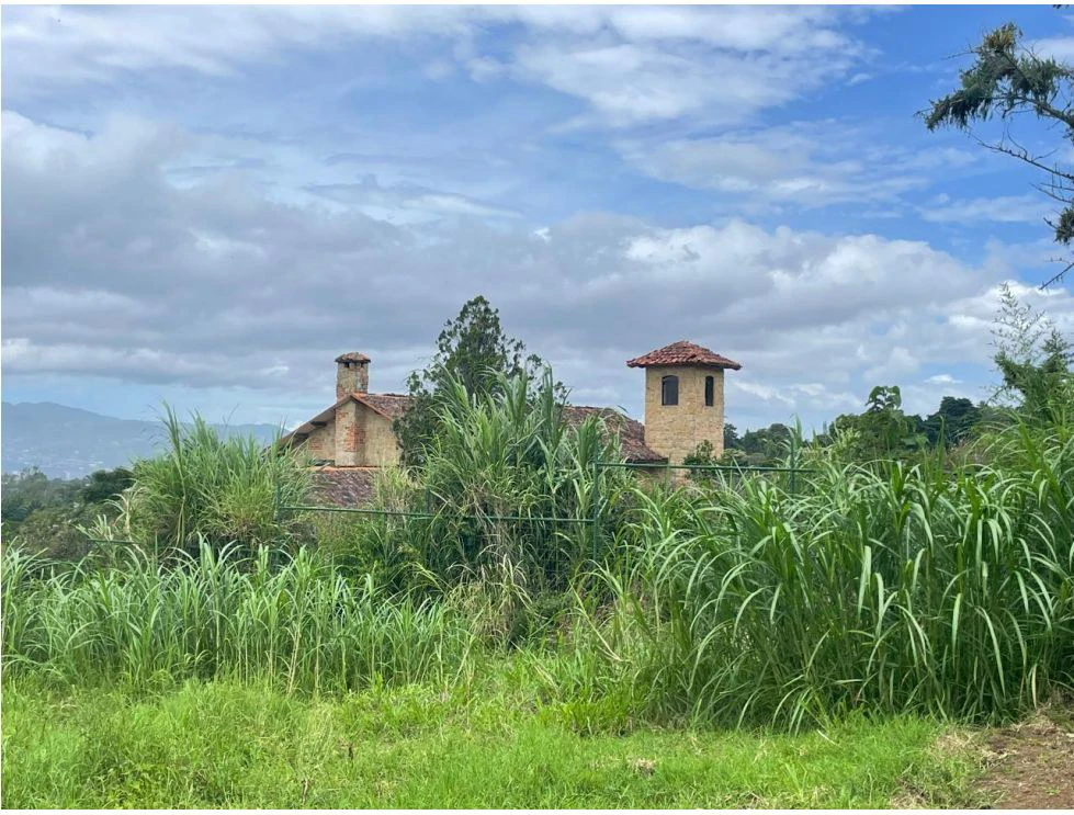 For Sale: This beautiful 1.12-hectare estate in Santa Cecilia de San Isidro de Heredia, on Caricias Street. - Gallery image 4