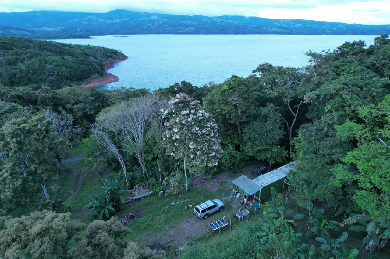 Jungle Paradise: Off Grid Studio Cabina Bordered By A Creek-Perfect For The Nomad Lifestyle - Gallery image 2