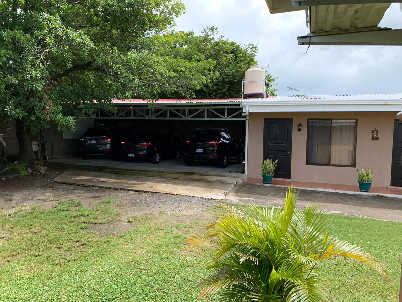 Commercial property for sale in the center of Bagaces, 1 beautiful house, and 4 producing apartments - Gallery image 4