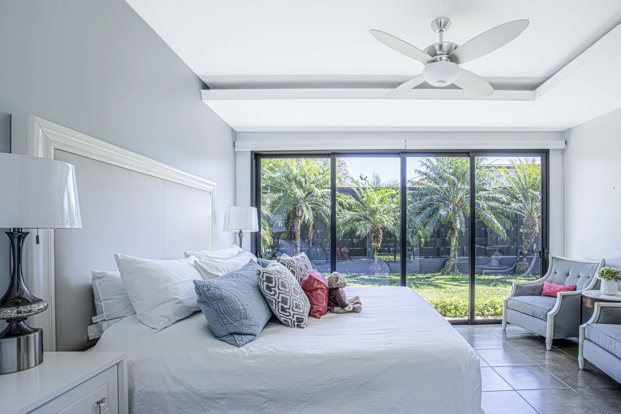 Extraordinary one story house located in a condo - Gallery image 18