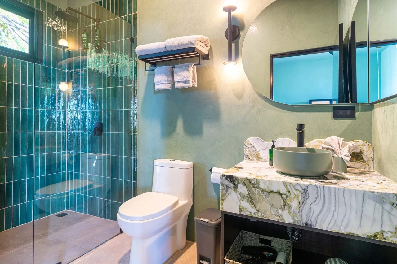 Casa Moon Diablo: Iconic Ocean View Luxury Estate with Infinity Pool, Rooftop Patio, Gym & Sauna in Manuel Antonio - Gallery image 91