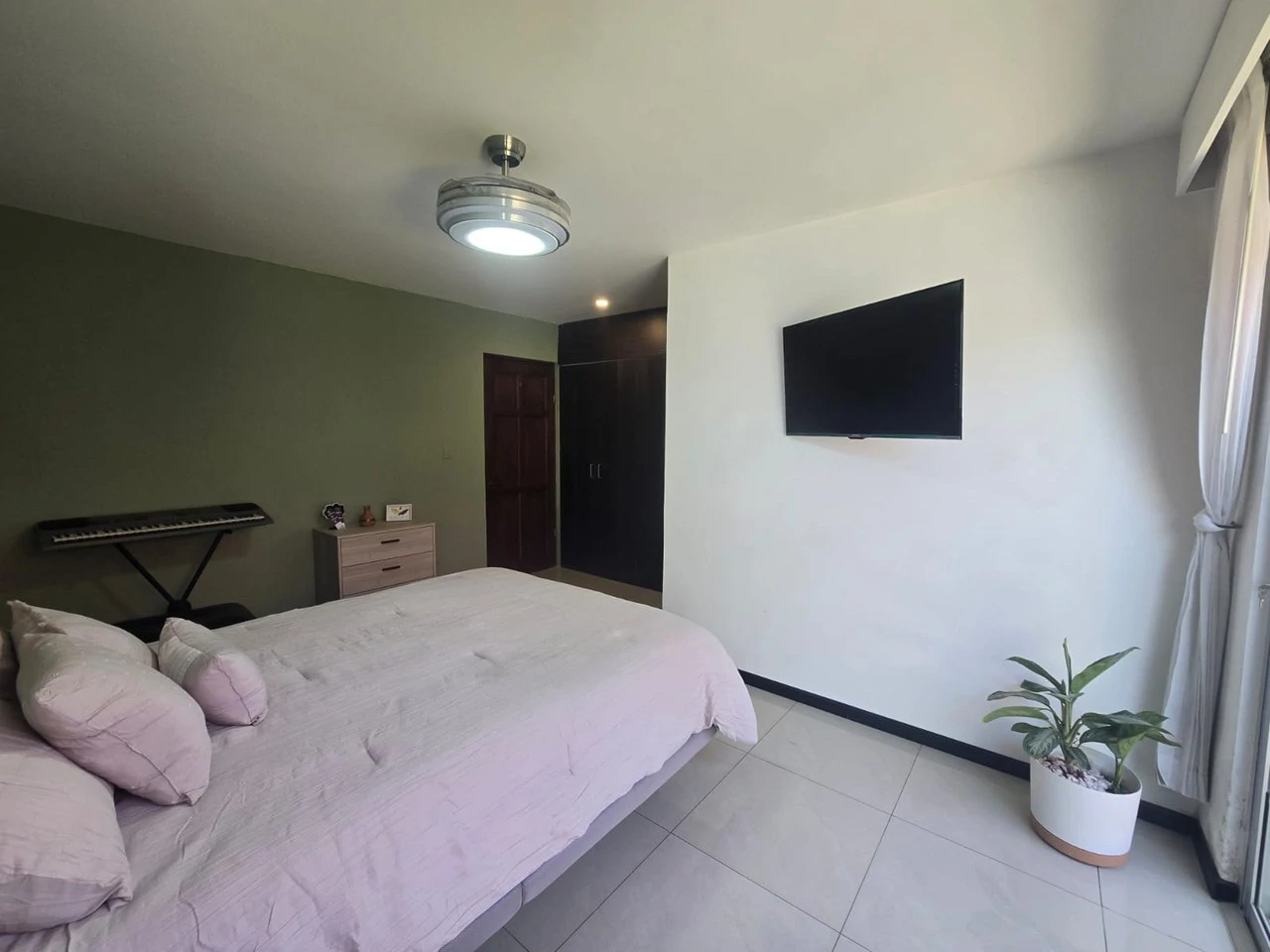 Beautiful House for Sale in a Gated Community - Gallery image 18