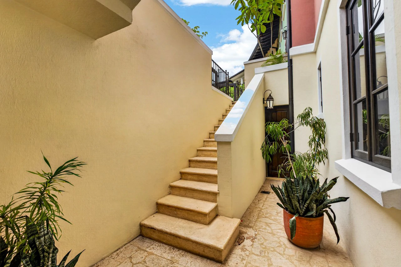 16 Avenida La Antigua: Renovated Turn- Key Living in the Heart of Las Catalinas - Gallery image 23