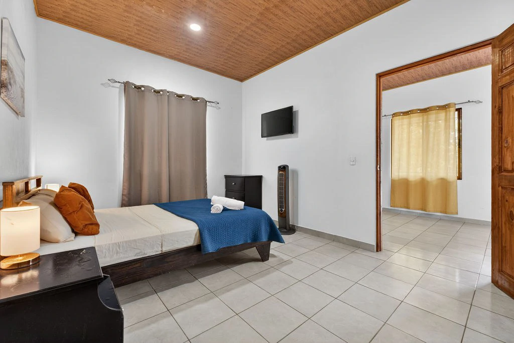Villa Los Monos: High-Income 9-Unit Rental Property Near Playa Grande - Gallery image 31