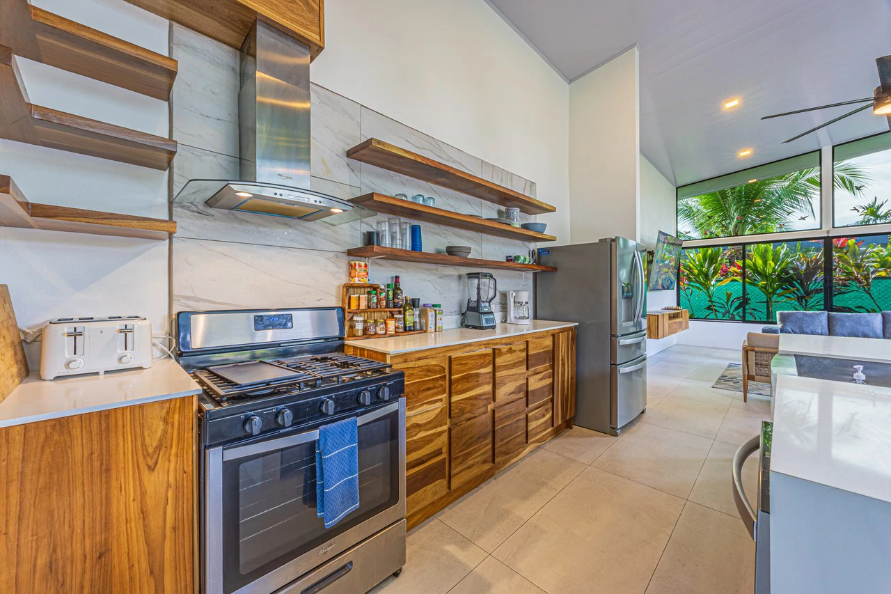 Elegant Tropical Home | 5 Minutes from Marino National Park: Near the Coast House For Sale in Bahía Ballena - Gallery image 11