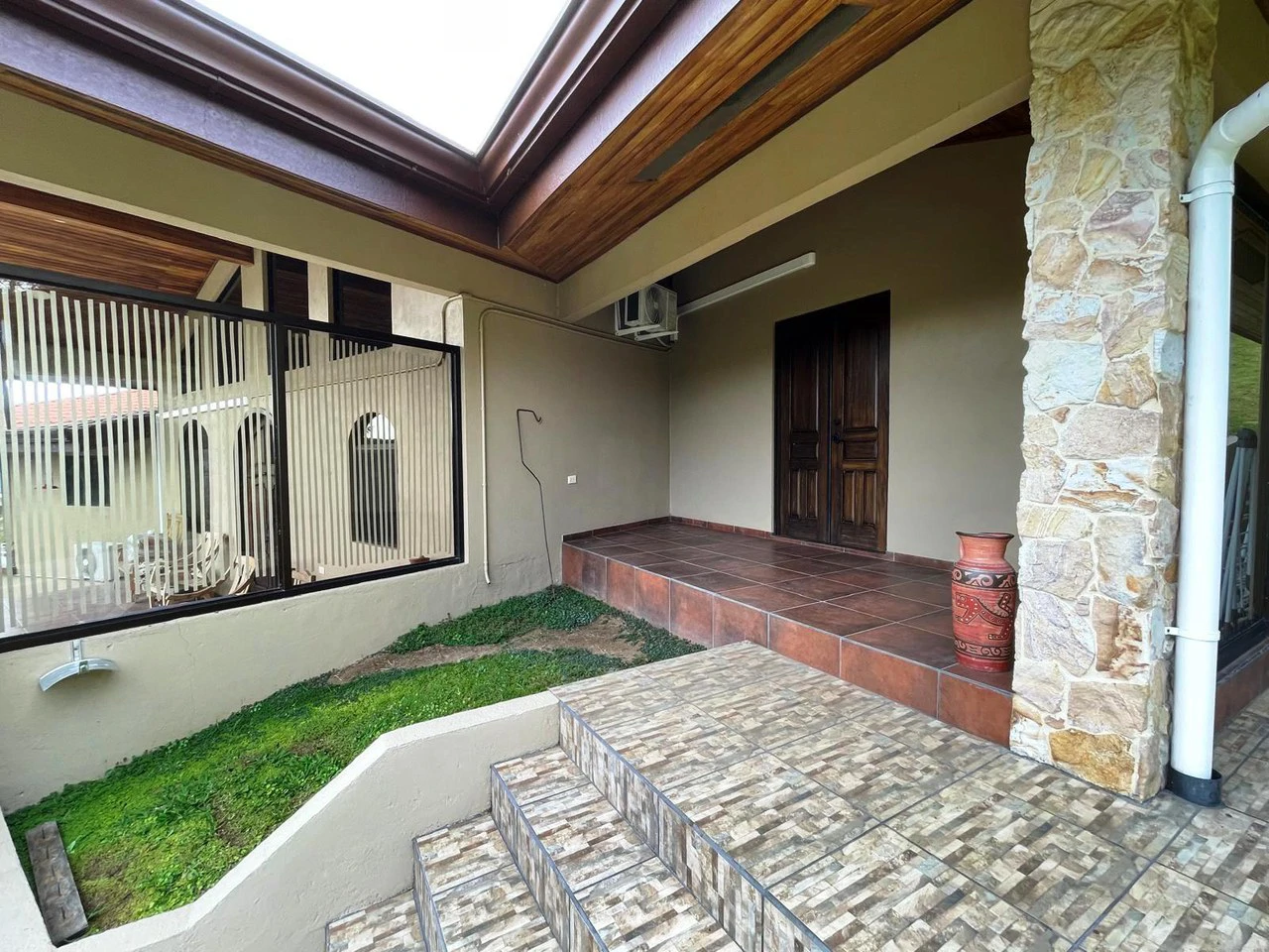 VILLA CANASOL : Lake View Home with Pool, Garage and Workshop - Gallery image 9