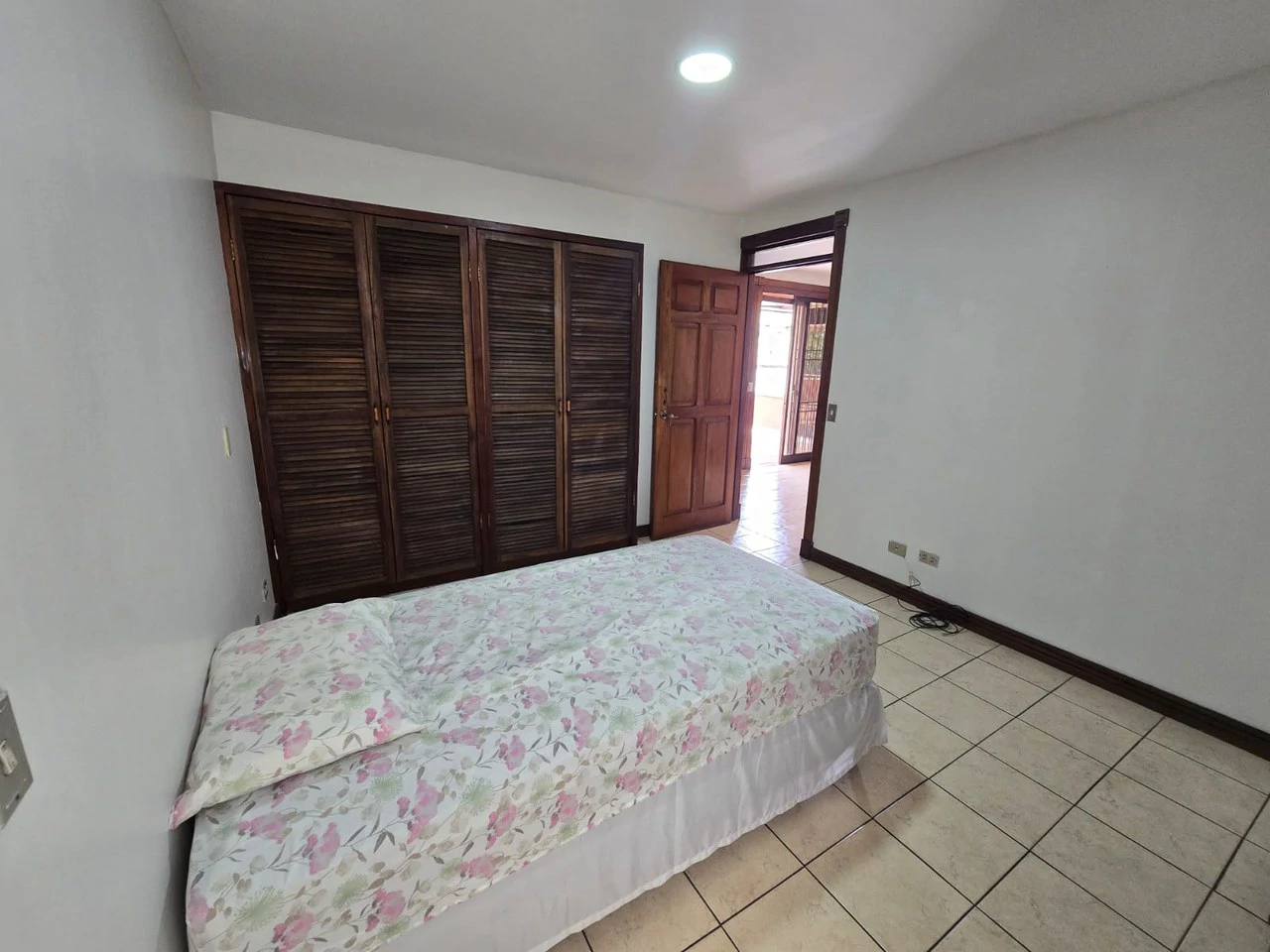 LARGE HOUSE FOR SALE IN MERCEDES NORTE, HEREDIA - Gallery image 32