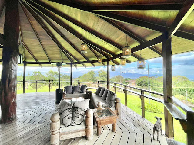 Colonial-Contemporary House with Retractable Star Roof, Guest House, and Panoramic Views - Gallery image 23