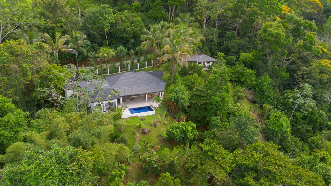 6.45 ACRES – 3 Bedroom Luxury Ocean View Home Surrounded By Vibrant Rainforest And Wildlife!!! - photo 8