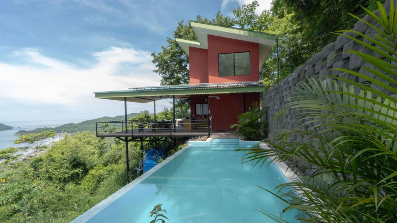 Coco: 3-Bedroom Forest-Side Home Near Playa Pájaros - Gallery image 2