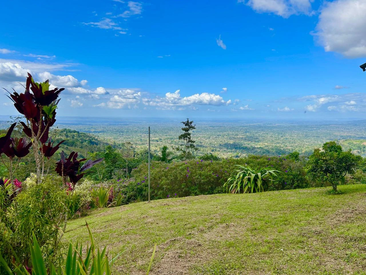Costa Rica Ecolodge Retreat: Spectacular Views Turnkey Ecolodge Mountain Retreat in the heart of Costa Rica - Gallery image 35