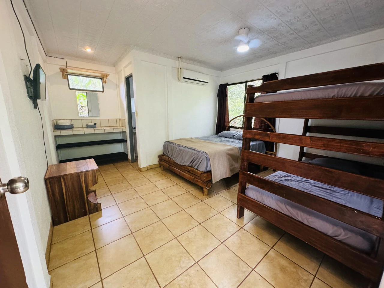 Downtown Uvita Commercial Room Rentals with Restaurant - Gallery image 23