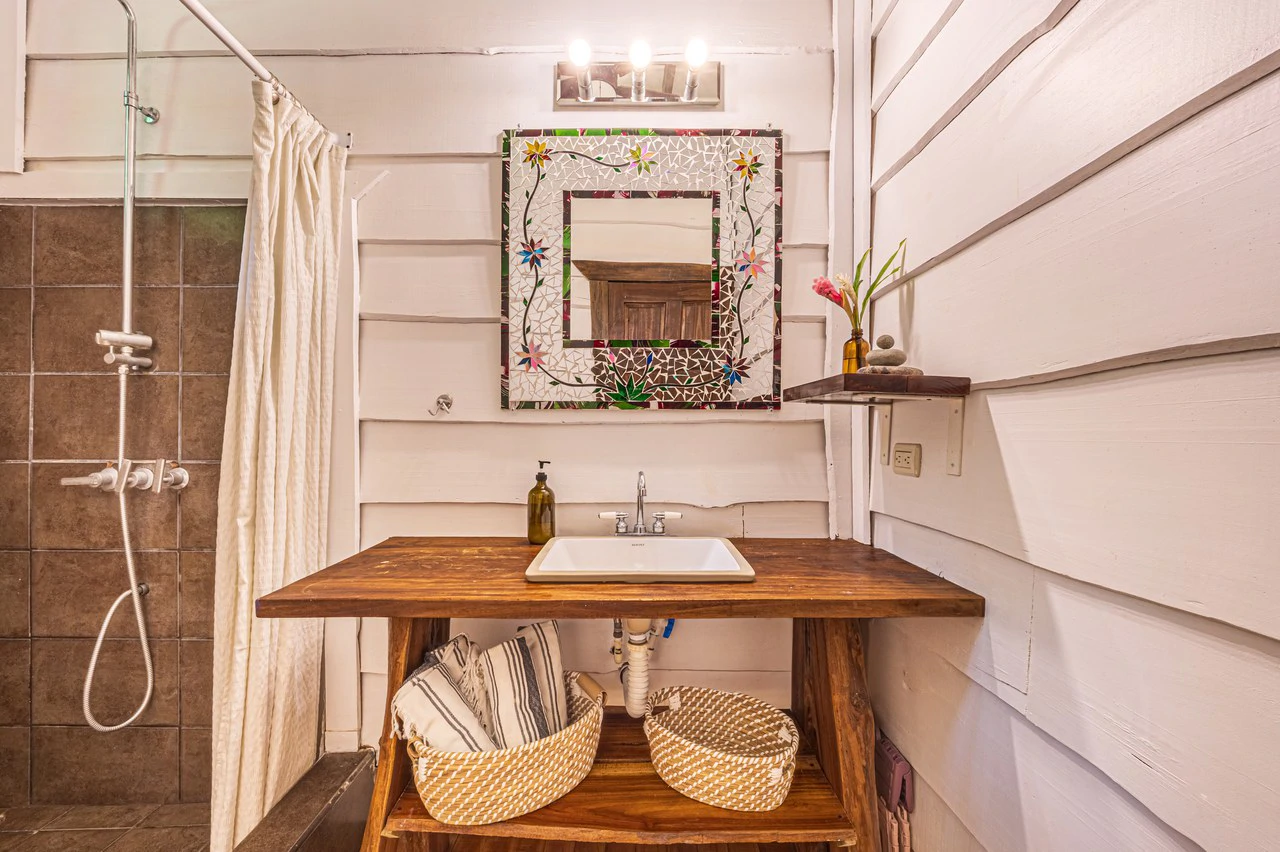 A Jungle House Built of Wood & River Dreams - Gallery image 19
