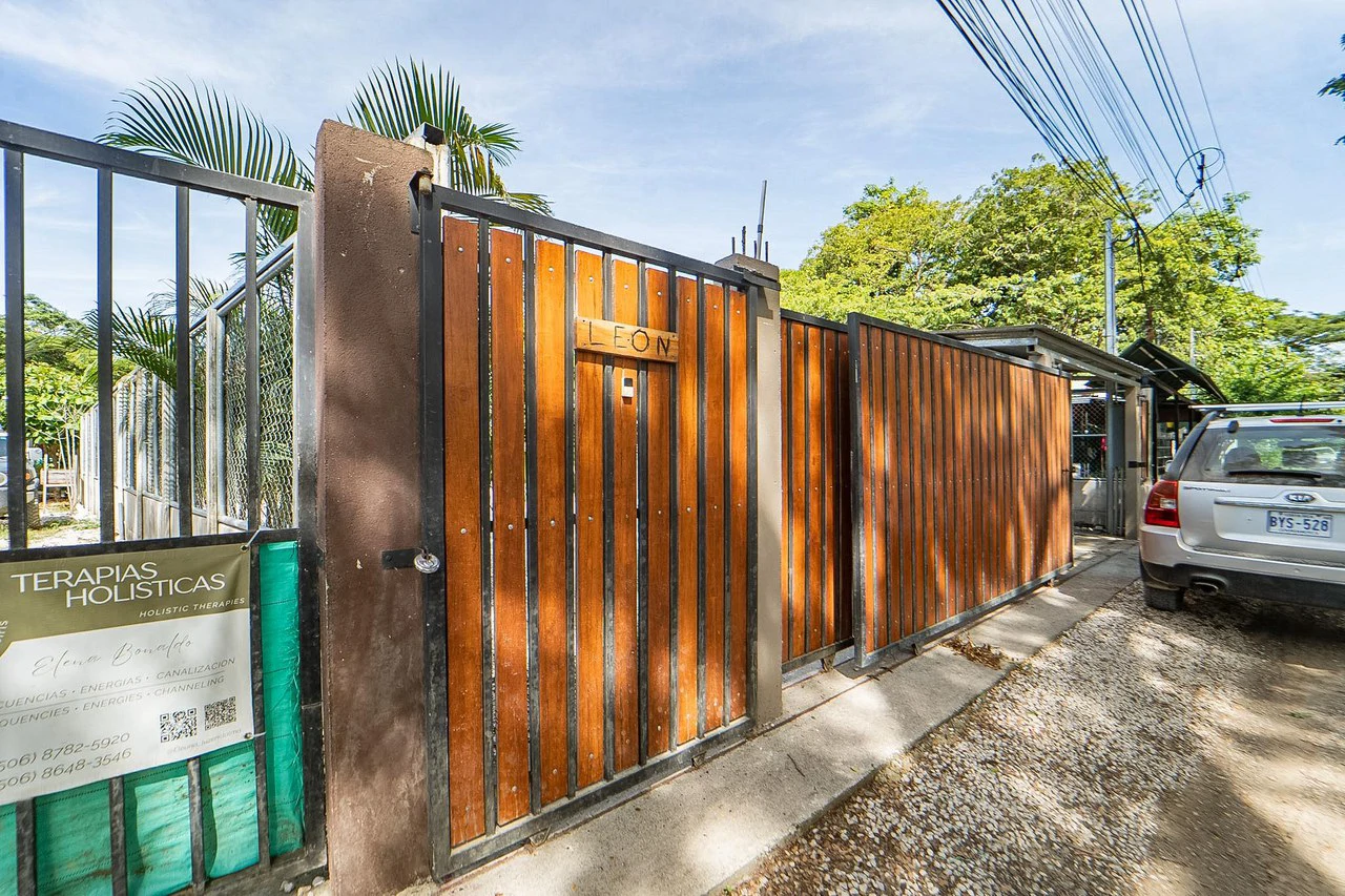 Casa León: Charming 3BR Home w Pool in Town - photo 23