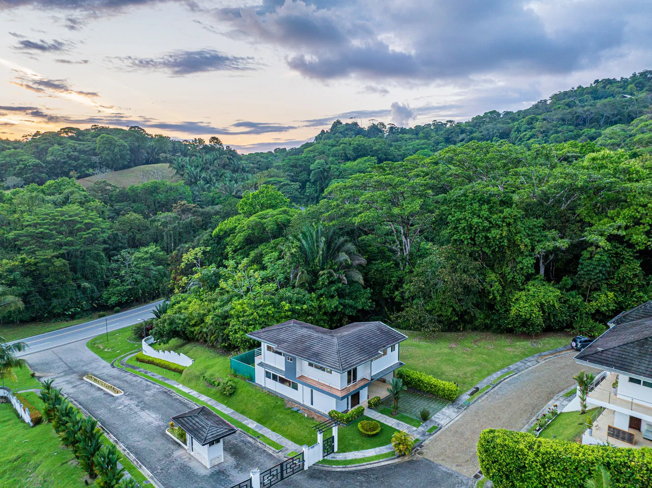 Elegant Tropical Villa Steps from Playa Hermosa – Gated Community - Gallery image 52